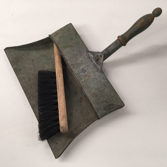 DUSTPAN & BRUSH, Old Metal Style